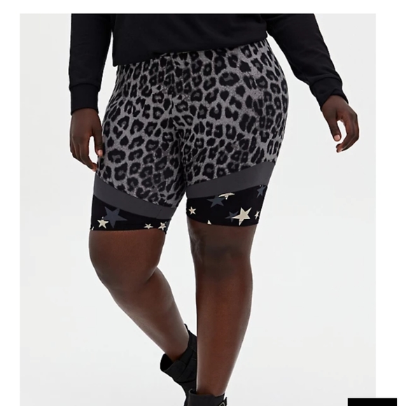 torrid Pants - 🆕GREY LEOPARD & STAR HEM BIKE SHORTS